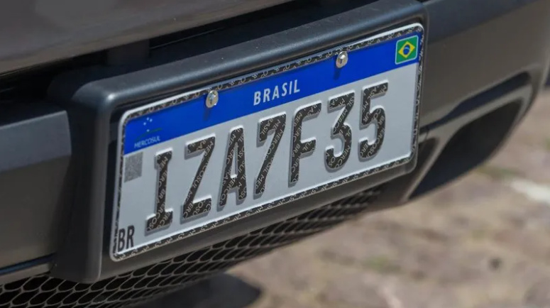 Placas Mercosul poderão ter mais mudanças neste ano
